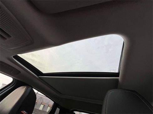 Used 2025 Nissan Kicks SR w/ SR Premium Package image 31