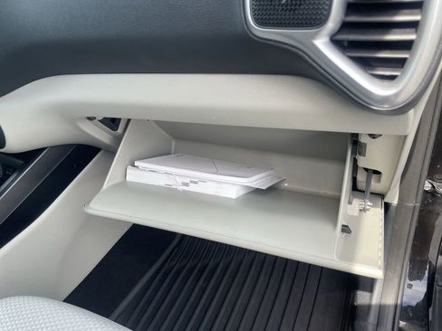 Certified 2023 Kia Soul LX w/ LX Technology Package FWD image 31