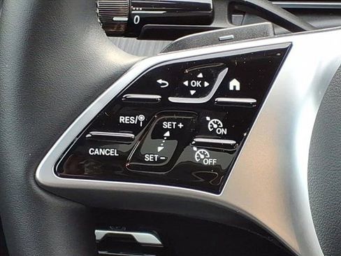 Used 2025 Mercedes-Benz C 300 4MATIC Sedan image 9