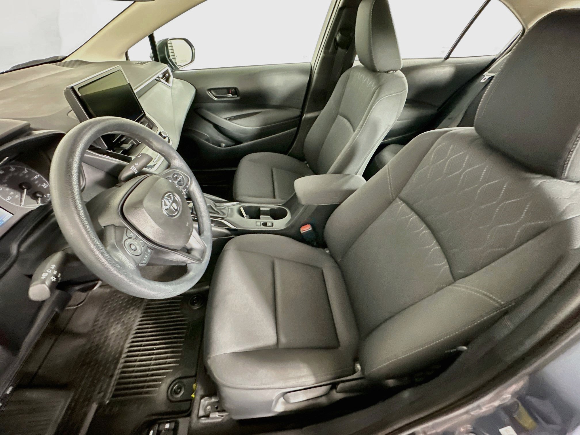 Used 2025 Toyota Corolla LE FWD image 13