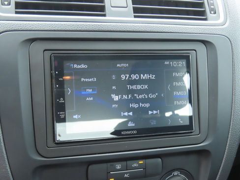 Used 2012 Volkswagen Jetta SE FWD image 28