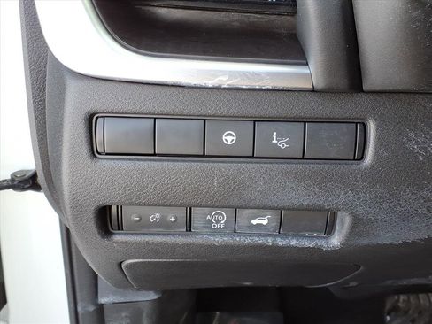 Used 2023 Nissan Rogue Platinum w/ Platinum Premium Package image 17