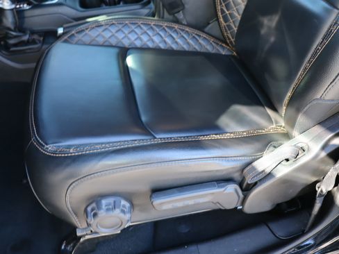 Used 2022 Jeep Gladiator Overland image 20