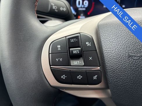 Used 2025 Ford Explorer Active AWD/4WD image 27