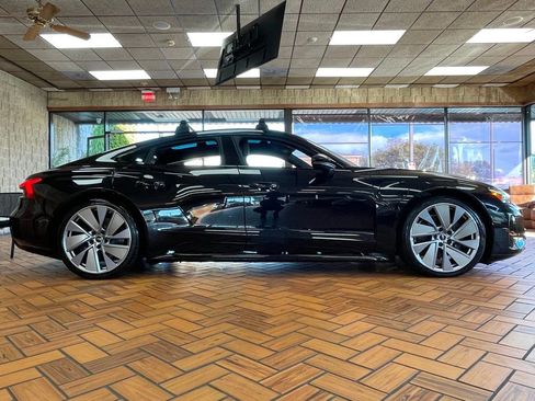 Used 2022 Audi e-tron GT Prestige w/ Prestige Package image 9