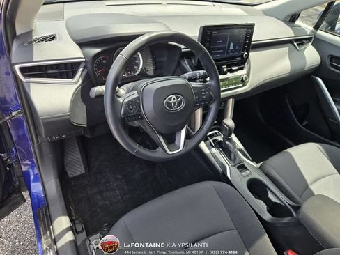 Used 2022 Toyota Corolla Cross LE w/ Moonroof Package AWD/4WD image 11