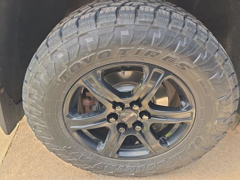 Used 2023 GMC Acadia AT4 w/ Technology Package AWD/4WD image 5