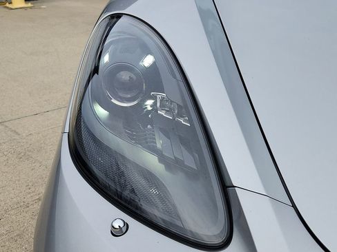 Used 2019 Porsche 718 Boxster S image 9