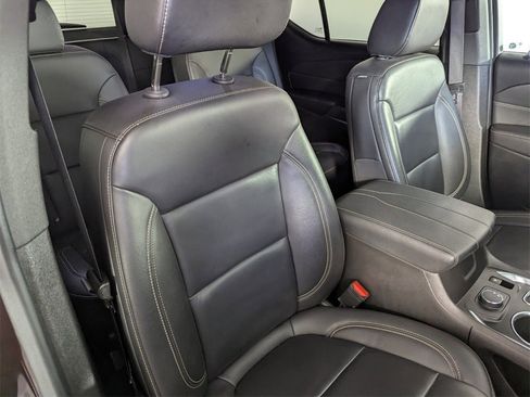 Used 2022 Chevrolet Traverse LT image 36