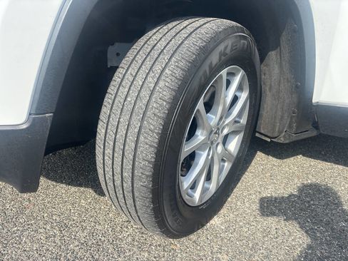 Used 2016 Jeep Cherokee Latitude w/ Cold Weather Group image 48