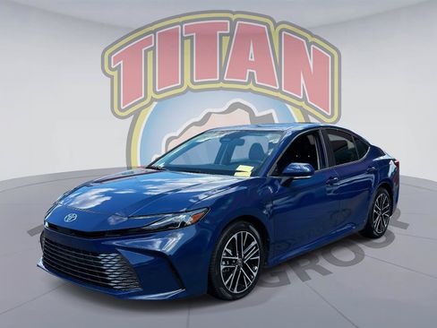 Used 2025 Toyota Camry XLE FWD image 2