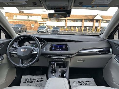 Certified 2023 Cadillac XT4 Luxury w/ Cold Weather Package image 36