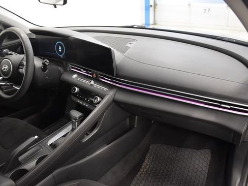 Used 2024 Hyundai Elantra SEL FWD image 18