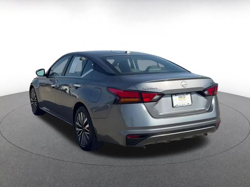 Used 2024 Nissan Altima 2.5 SV image 11