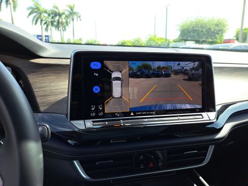 Used 2024 Volkswagen Atlas SEL Premium R-Line image 19