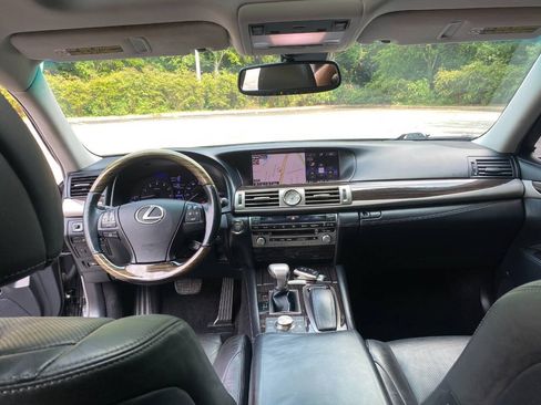 Used 2015 Lexus LS 460 w/ Comfort Package RWD image 43