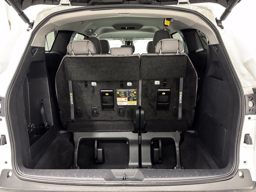 Used 2026 Toyota Sienna LE FWD image 55