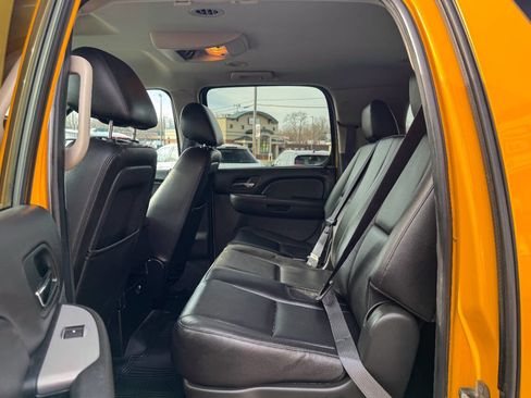 Used 2011 Chevrolet Suburban 2500 image 23