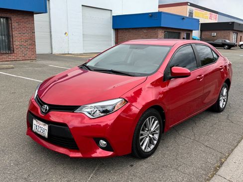 Used 2014 Toyota Corolla LE FWD image 3