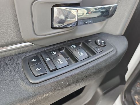 Used 2021 RAM 1500 Classic SLT AWD/4WD image 16