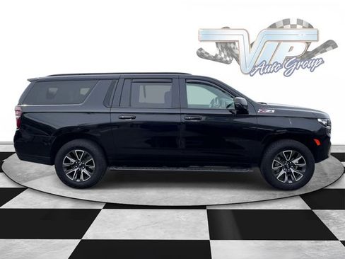Used 2023 Chevrolet Suburban Z71 w/ Luxury Package AWD/4WD image 4