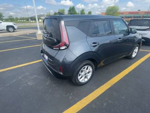 Used 2025 Kia Soul LX w/ LX Technology Package FWD image 2