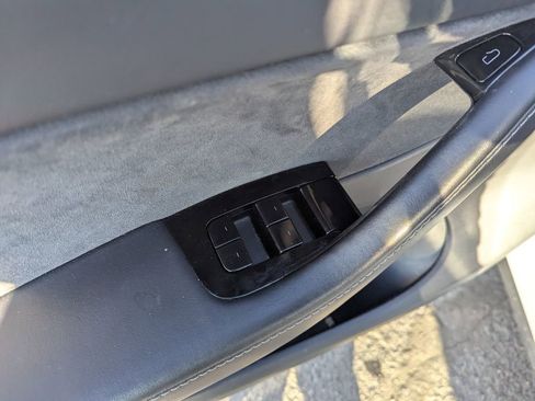 Used 2021 Tesla Model Y Long Range image 23