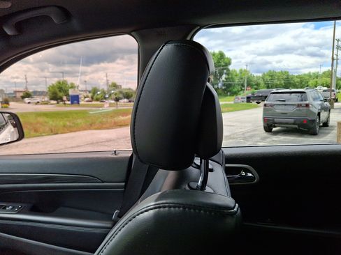 Used 2020 Jeep Grand Cherokee Laredo w/ Quick Order Package 2BN North AWD/4WD image 18