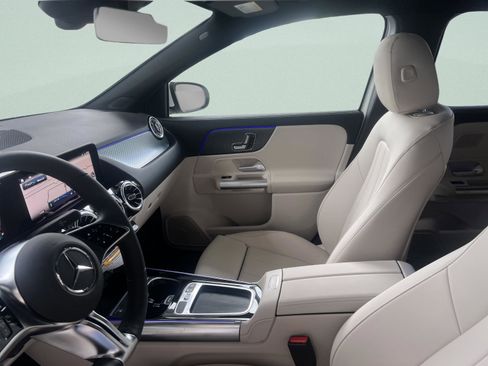 Used 2025 Mercedes-Benz GLA 250 image 12