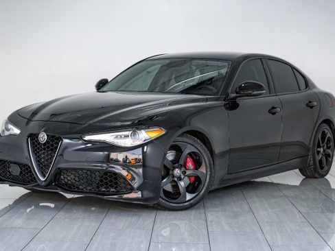 Used 2019 Alfa Romeo Giulia w/ Quick Order Package 22K Sport image 4