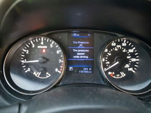 Used 2018 Nissan Rogue SV image 25