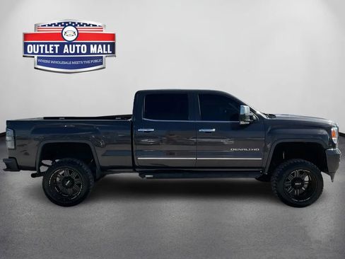 Used 2015 GMC Sierra 2500 Denali w/ Duramax Plus Package image 2