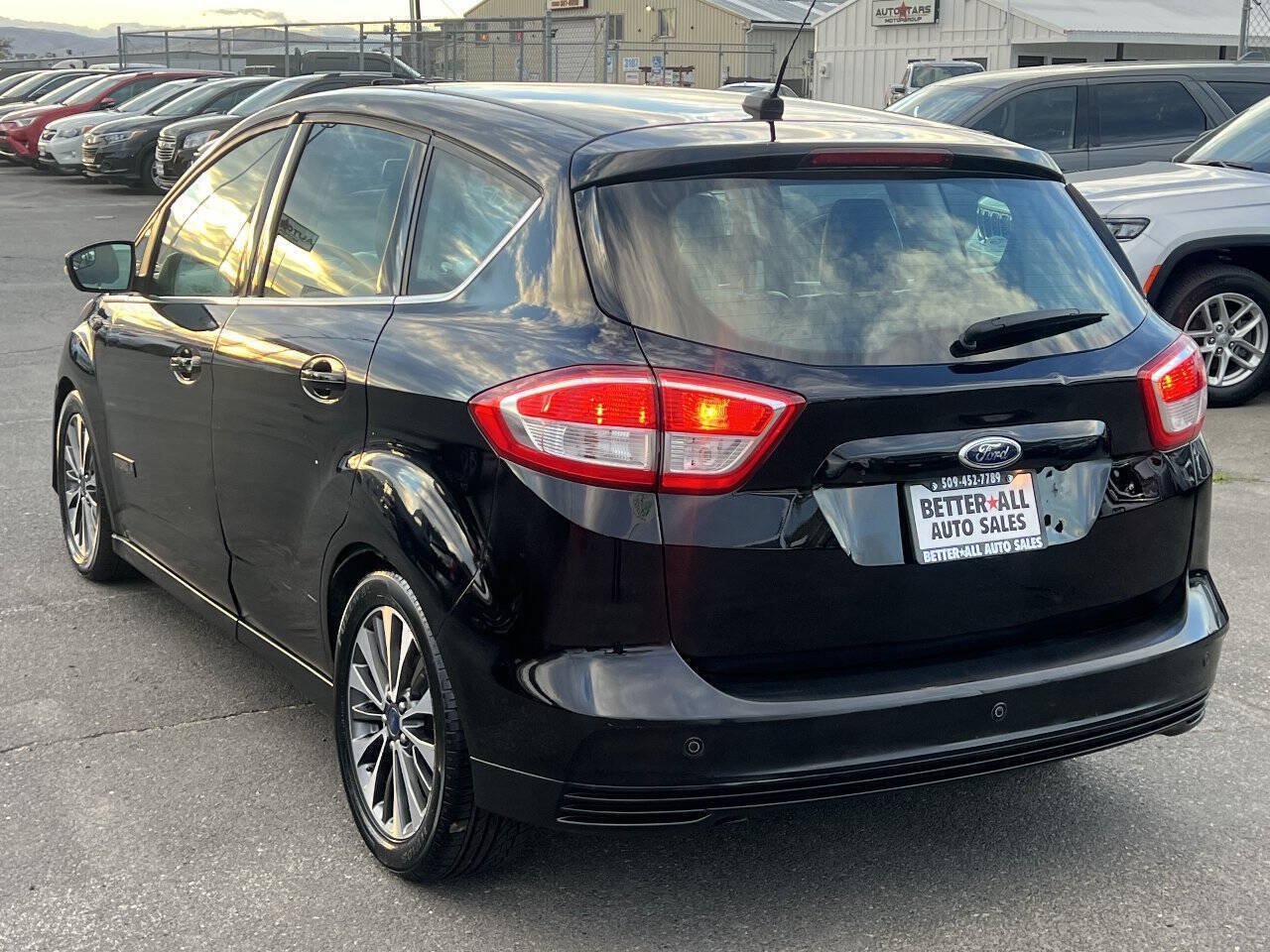 Used 2017 Ford C-MAX Titanium w/ Interior Protection Package FWD image 3