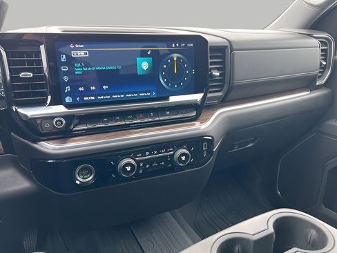 Used 2024 Chevrolet Silverado 1500 LT image 9