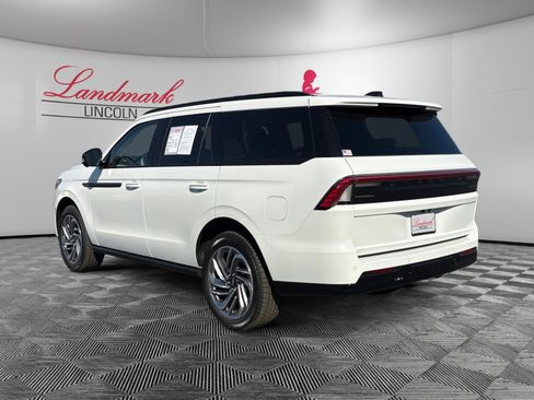 Certified 2026 Lincoln Navigator Reserve w/ Jet Appearance Package AWD/4WD image 3