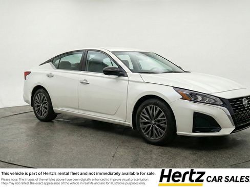 Used 2025 Nissan Altima 2.5 SV FWD image 1
