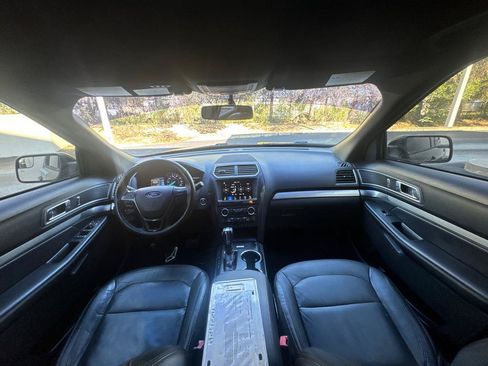 Used 2018 Ford Explorer XLT w/ Equipment Group 202A FWD image 23