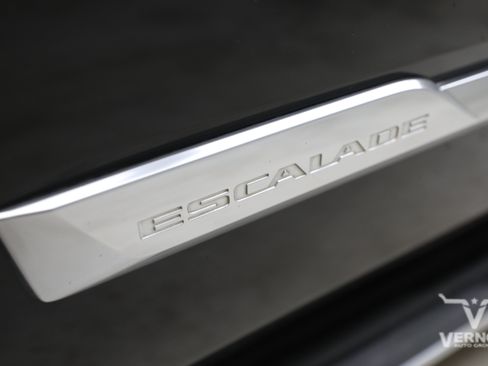 Used 2016 Cadillac Escalade Luxury RWD image 11