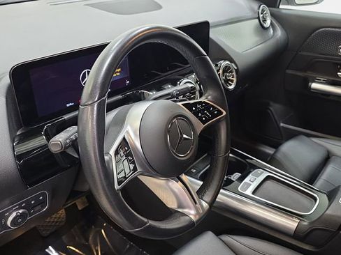 Used 2025 Mercedes-Benz GLA 250 4MATIC image 14