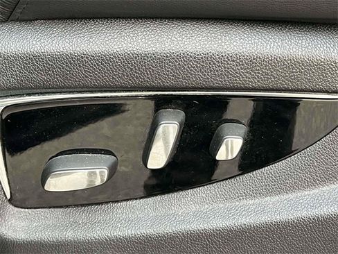 Used 2017 Cadillac Escalade ESV Luxury image 19