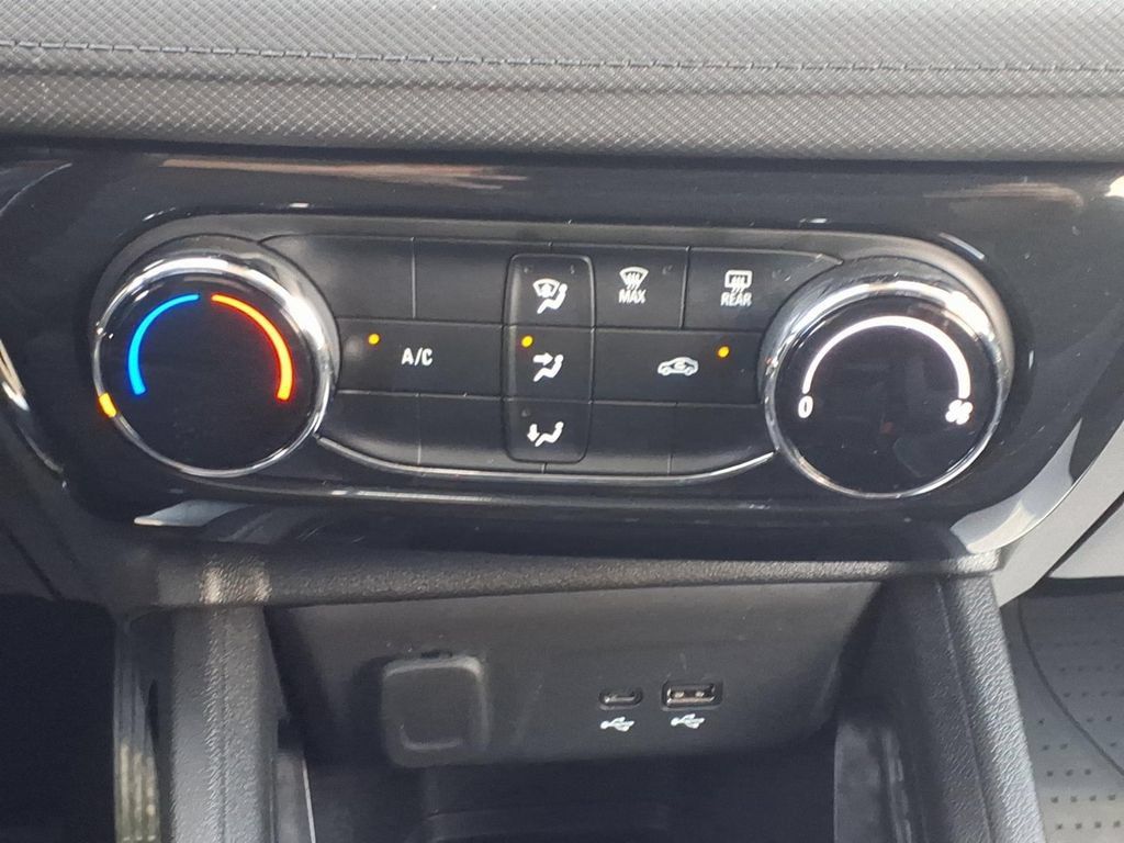 Used 2024 Chevrolet TrailBlazer LT AWD/4WD image 23