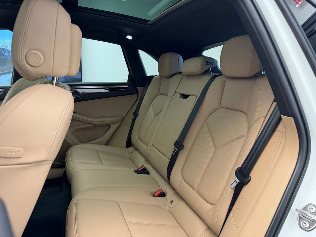 Certified 2024 Porsche Macan S AWD/4WD image 17