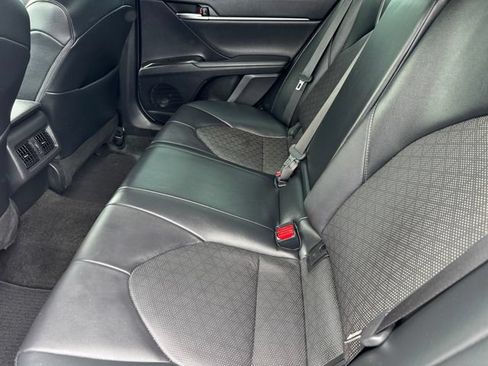 Used 2022 Toyota Camry XSE FWD image 10