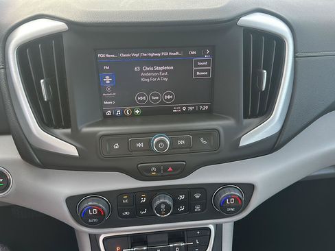 Used 2023 GMC Terrain SLE w/ Driver Convenience Package AWD/4WD image 4