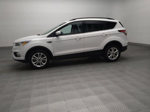 Used 2018 Ford Escape SE FWD image 2