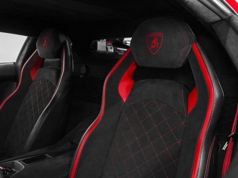 Used 2018 Lamborghini Aventador S image 40