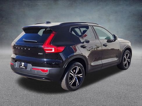 New 2026 Volvo XC40 B5 Core w/ Climate Package image 7