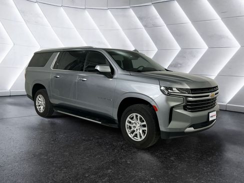 Used 2024 Chevrolet Suburban LT RWD image 1