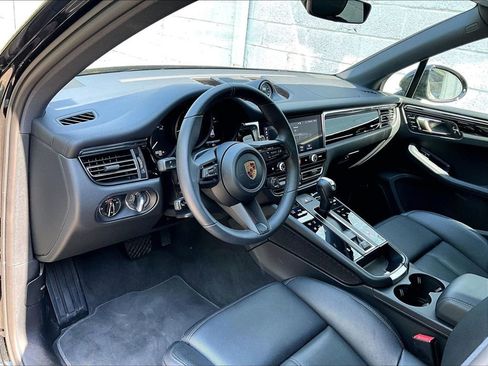 Certified 2026 Porsche Macan AWD/4WD image 4