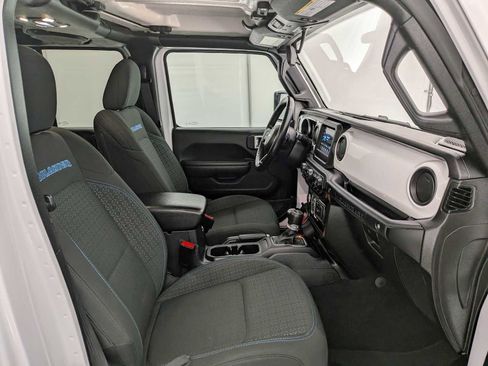 Used 2021 Jeep Wrangler Unlimited Islander image 22